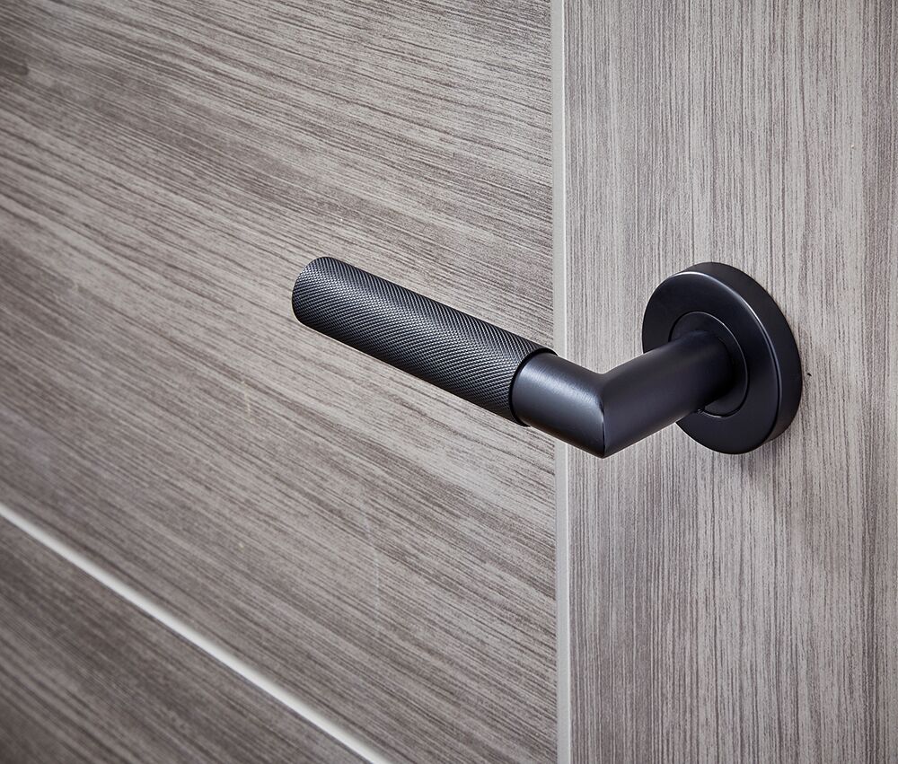 Ironmongery-Zurich-Matt-Black-Handle-Privacy-Hardware-Pack--2