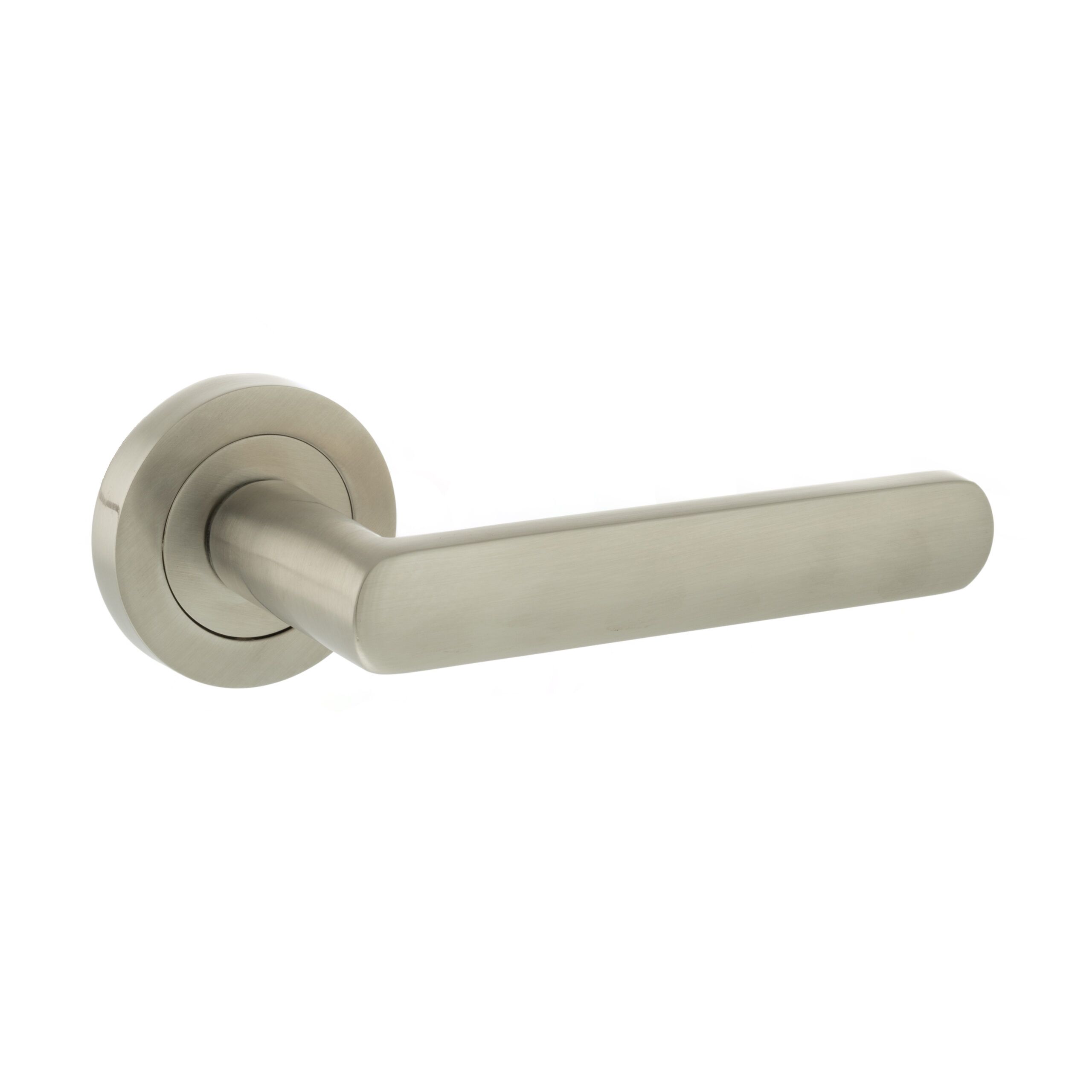 S42RSN_STATUS-CAROLINA-LEVER-ON-ROUND-ROSE_SATIN-NICKEL_HR.jpg